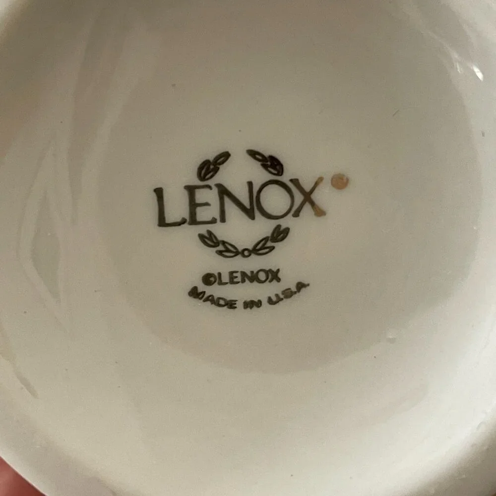 Lenox Vintage Georgian Collection Cream Gold Rim Embossed 7